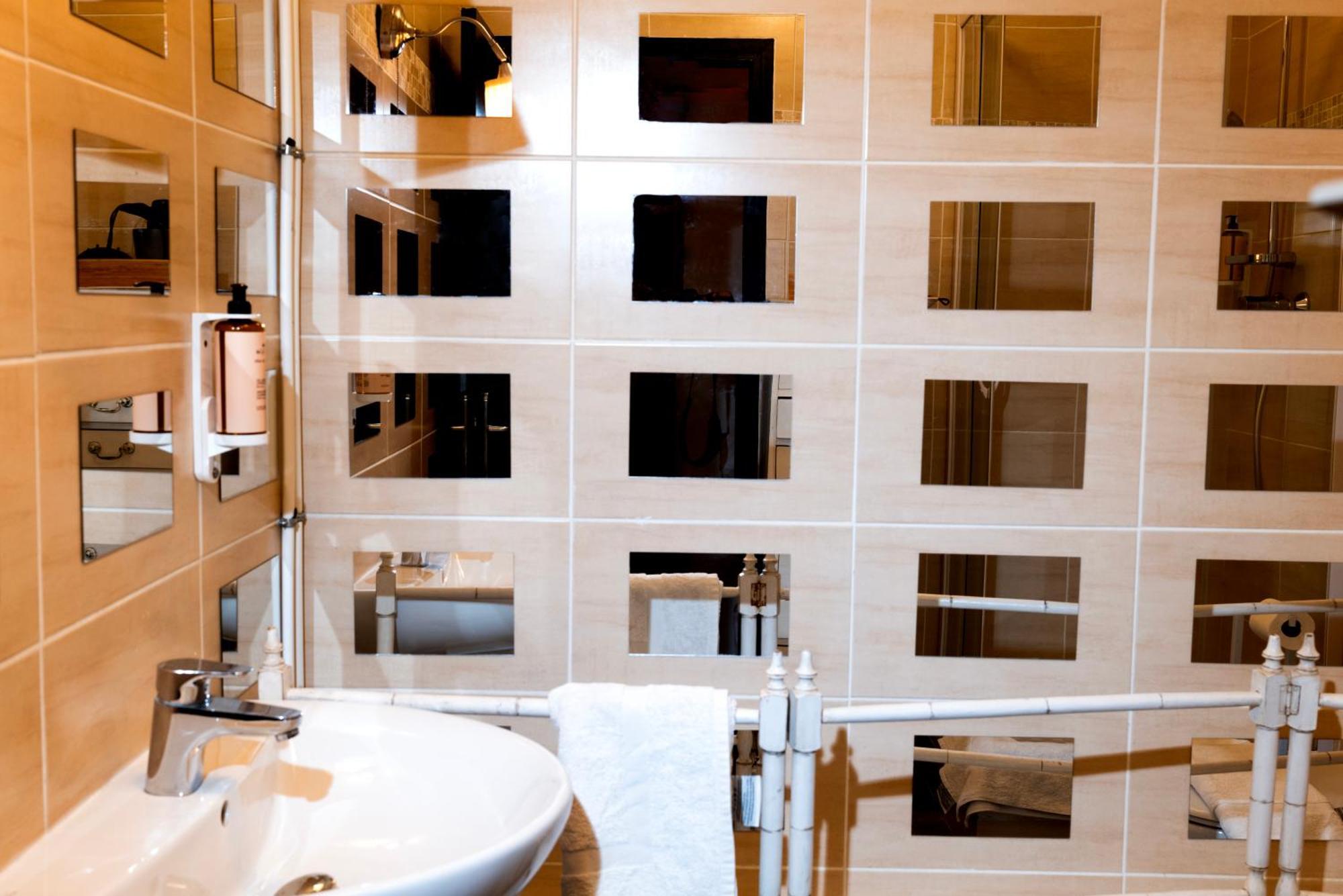 Lou Pitchoun Luxe Et Serenite Au Coeur De Saint-Tropez Suite Familiale Avec Chambre Separee Avec Jardin Enchanteur Pour 4 Adultes Et 1 Enfant Bagian luar foto